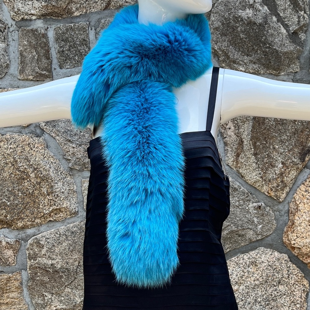 Vintage Elizabeth Gillett blue fox scarf w clips